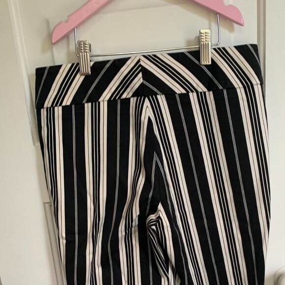 black and white lea rome striped pants with button/zipper closure - Picture 2 of 3